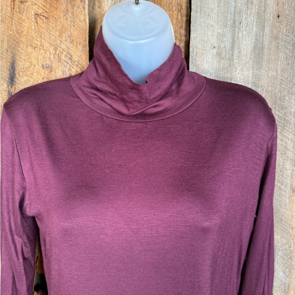 Lucidus Burgundy Lightweight Mock Turtleneck- Size Medium- NWT - Picture 2 of 9